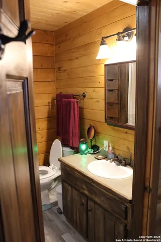 $550,000 | 300 Paradise Oaks Drive, Utopia, TX 78884