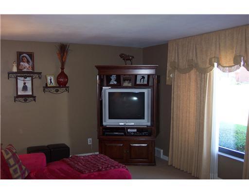 269 Orchard Spring Road Pittsburgh, PA 15220 - Photo 5 of 18 Living Room.