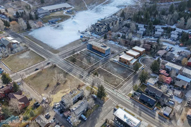 $16,000,000 | 100 West Snow King Avenue, Jackson, WY 83001