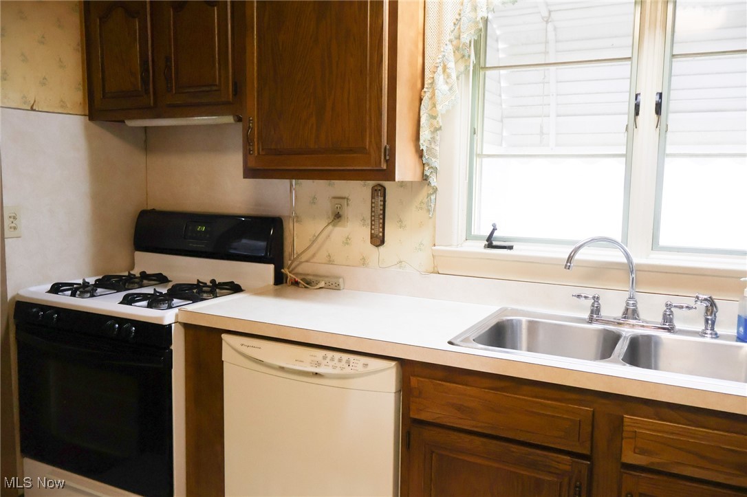 6637 Center Road Ashtabula, OH 44004 - Photo 30 of 44 Kitchen with sink and white appliances