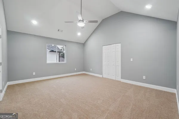 an empty room with a empty space and a ceiling fan