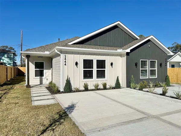 $2,000 | 2444 Carmel Street, Unit A, Houston, TX 77091