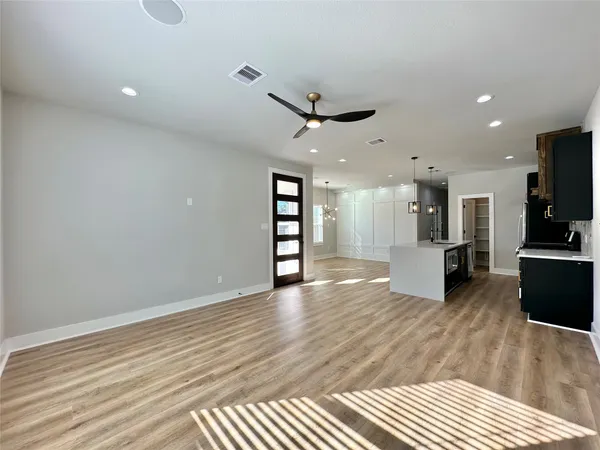 $2,000 | 2444 Carmel Street, Unit A, Houston, TX 77091