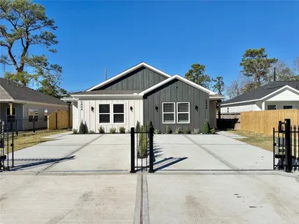 $2,000 | 2444 Carmel Street, Unit A, Houston, TX 77091