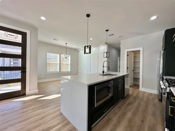 $2,000 | 2444 Carmel Street, Unit A, Houston, TX 77091