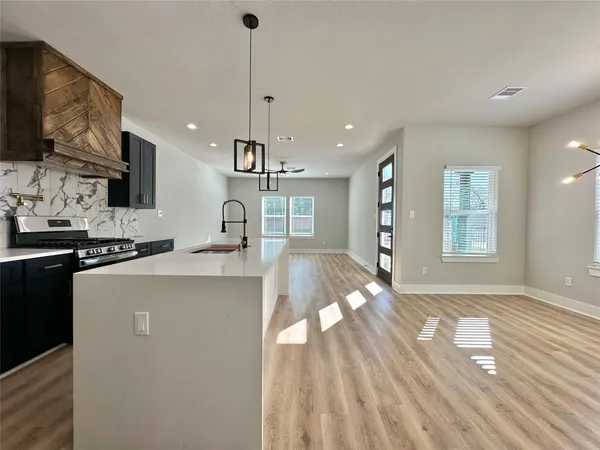 $2,000 | 2444 Carmel Street, Unit A, Houston, TX 77091