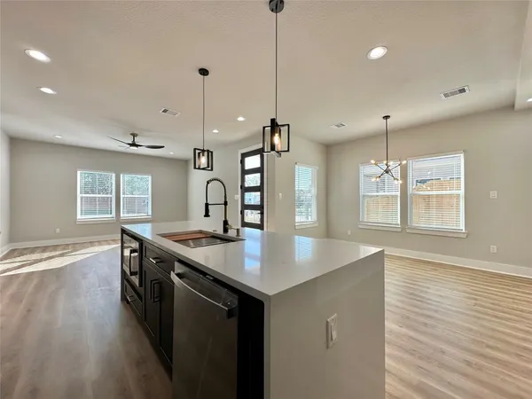 $2,000 | 2444 Carmel Street, Unit A, Houston, TX 77091