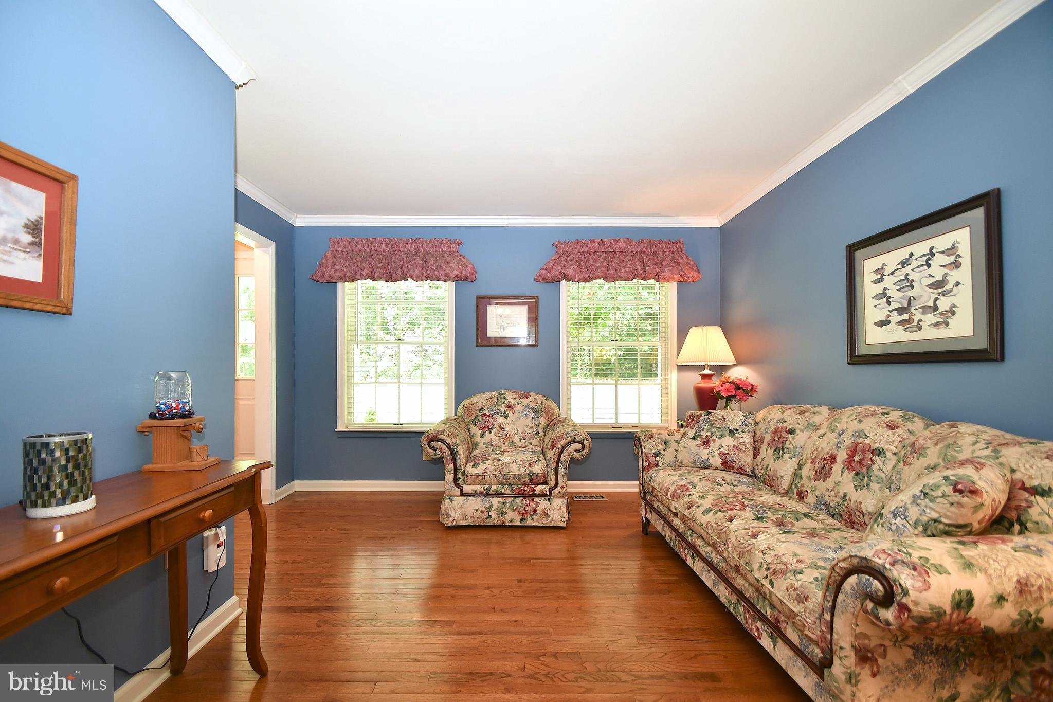 111 Holy Cross Road Street, MD 21154 - Photo 8 of 30 Living Room