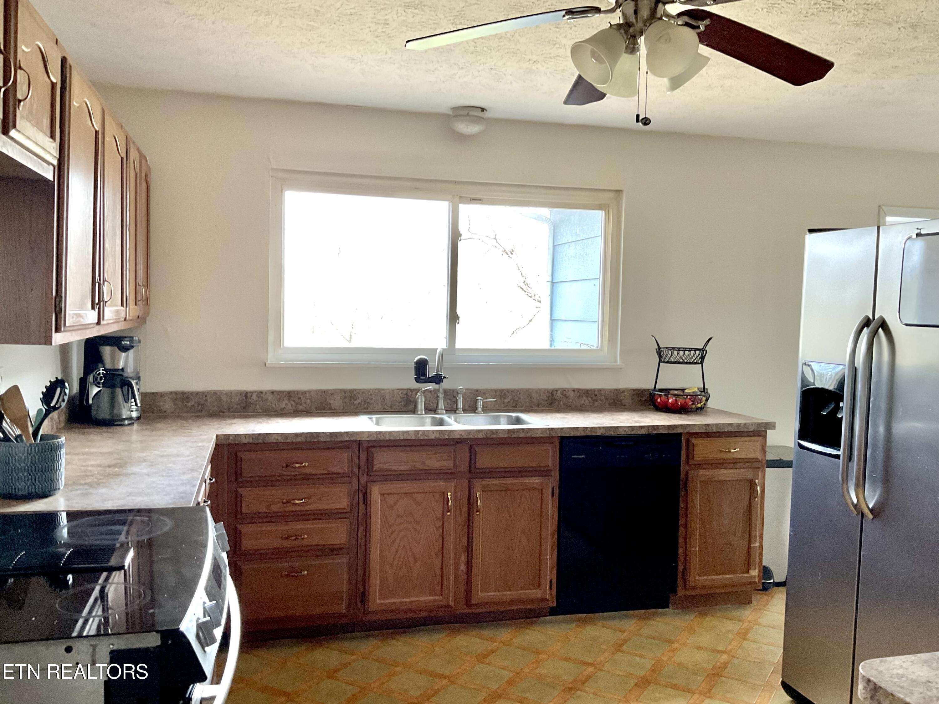 401 Beets Street Clinton, TN 37716 - Photo 12 of 30 Loads of natural sunlight