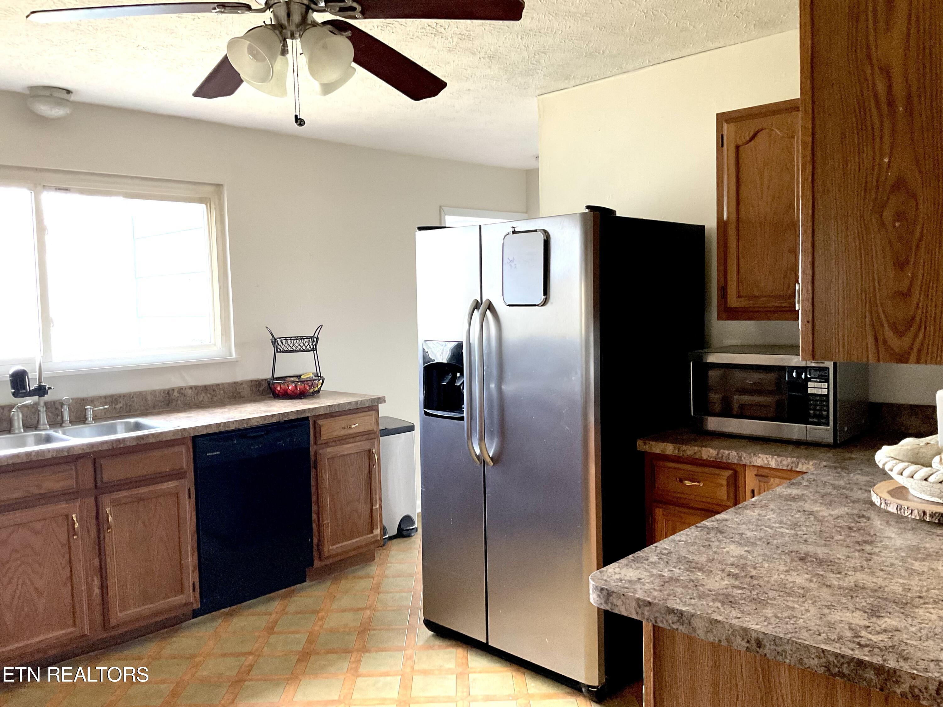 401 Beets Street Clinton, TN 37716 - Photo 14 of 30 Kitchen to Laundry
