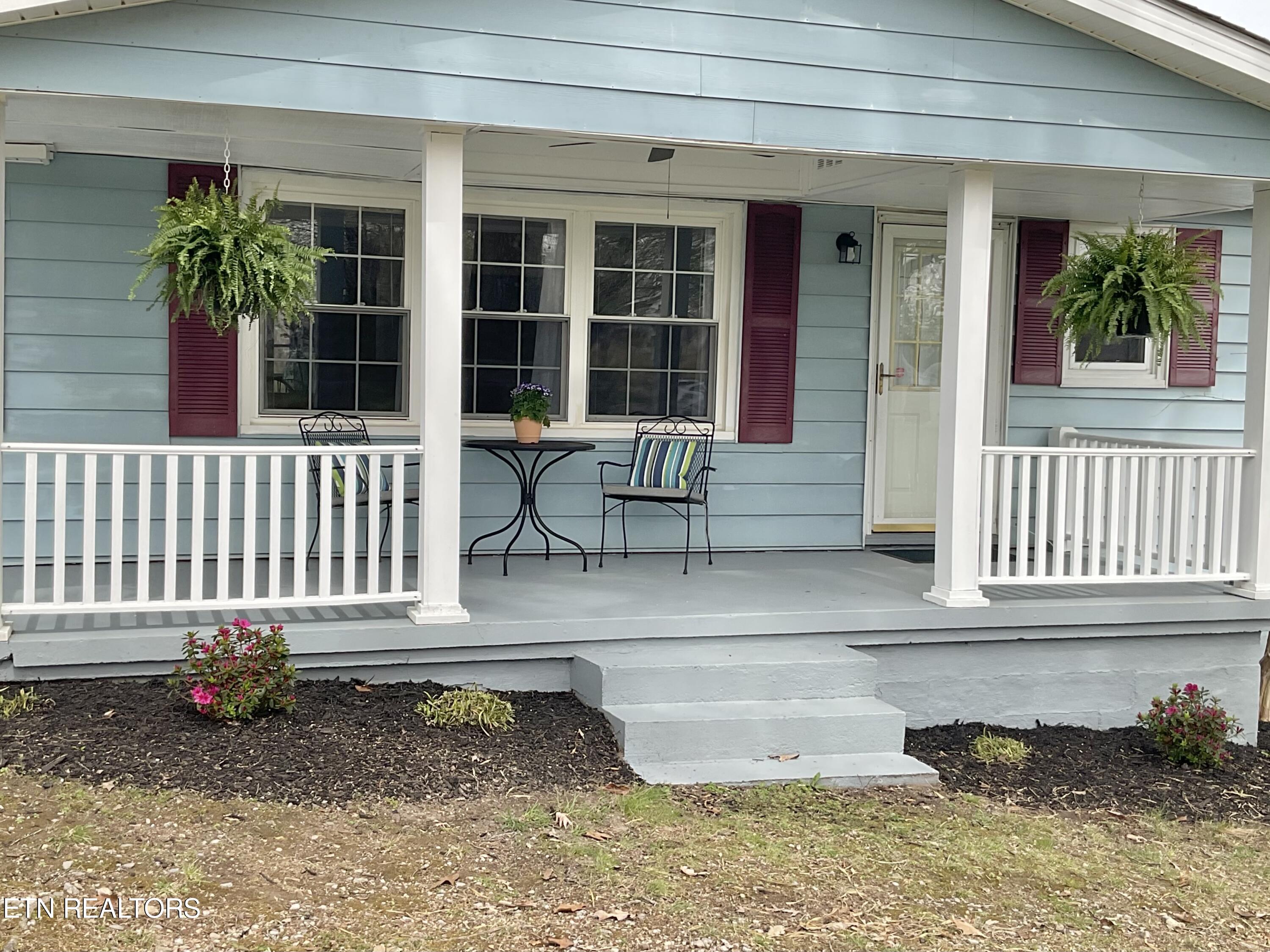 401 Beets Street Clinton, TN 37716 - Photo 3 of 30 Come on In!