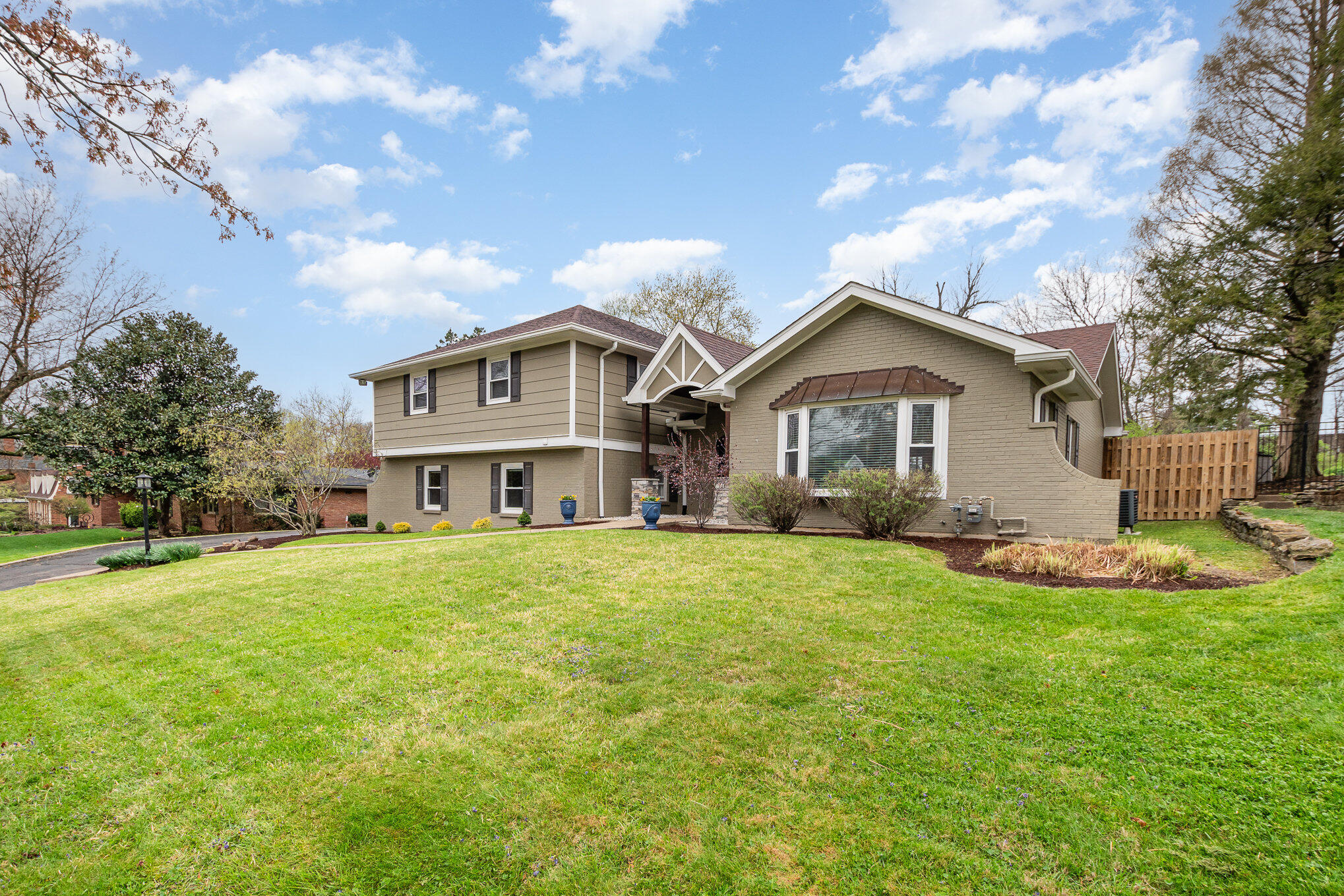 2620 Shaker Road Lakeside Park, KY 41017 - Photo 2 of 40 Gallery Image 2