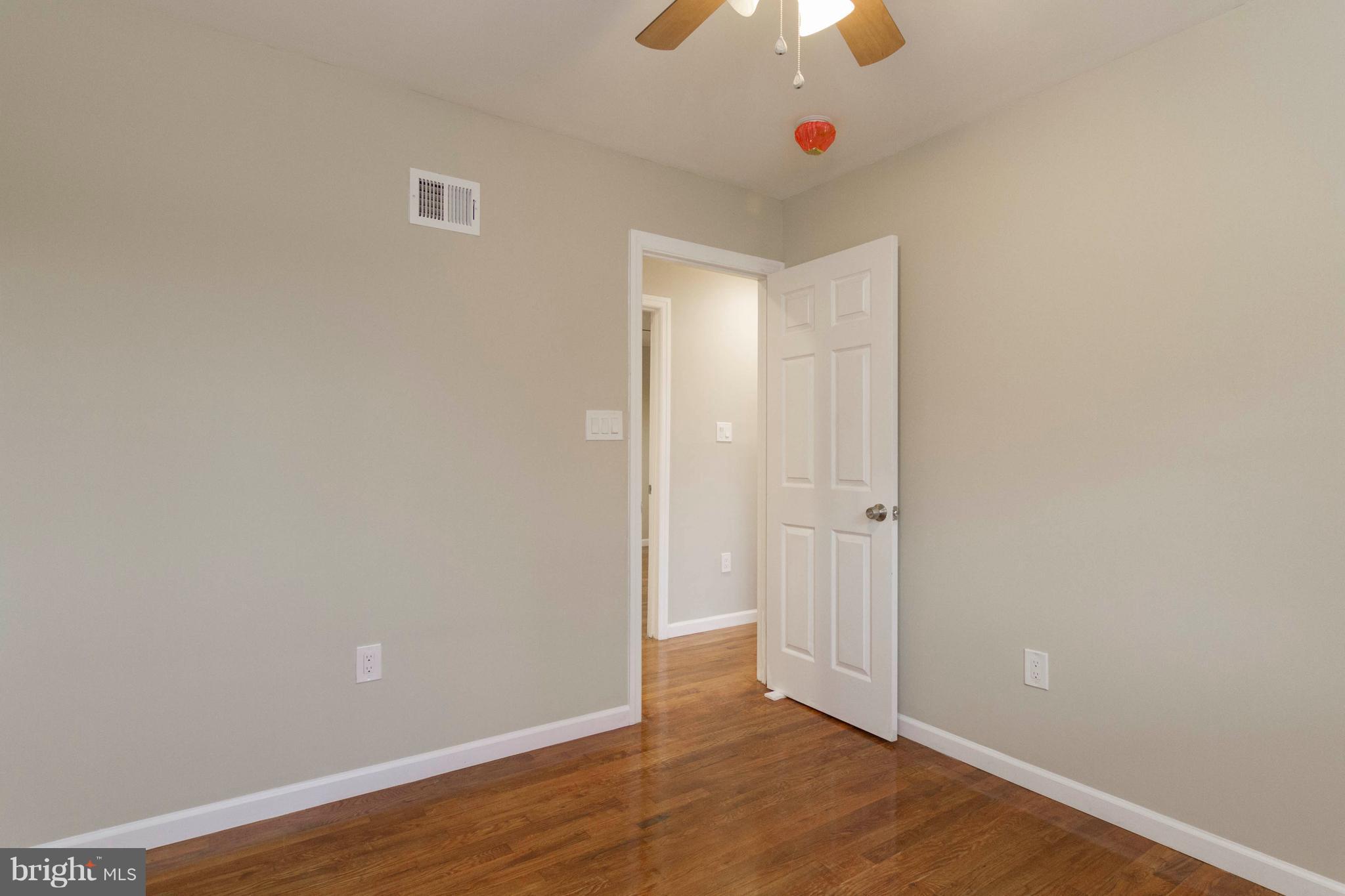 13405 Kingsman Road Woodbridge, VA 22193 - Photo 21 of 42 2nd Bedroom Upper Level