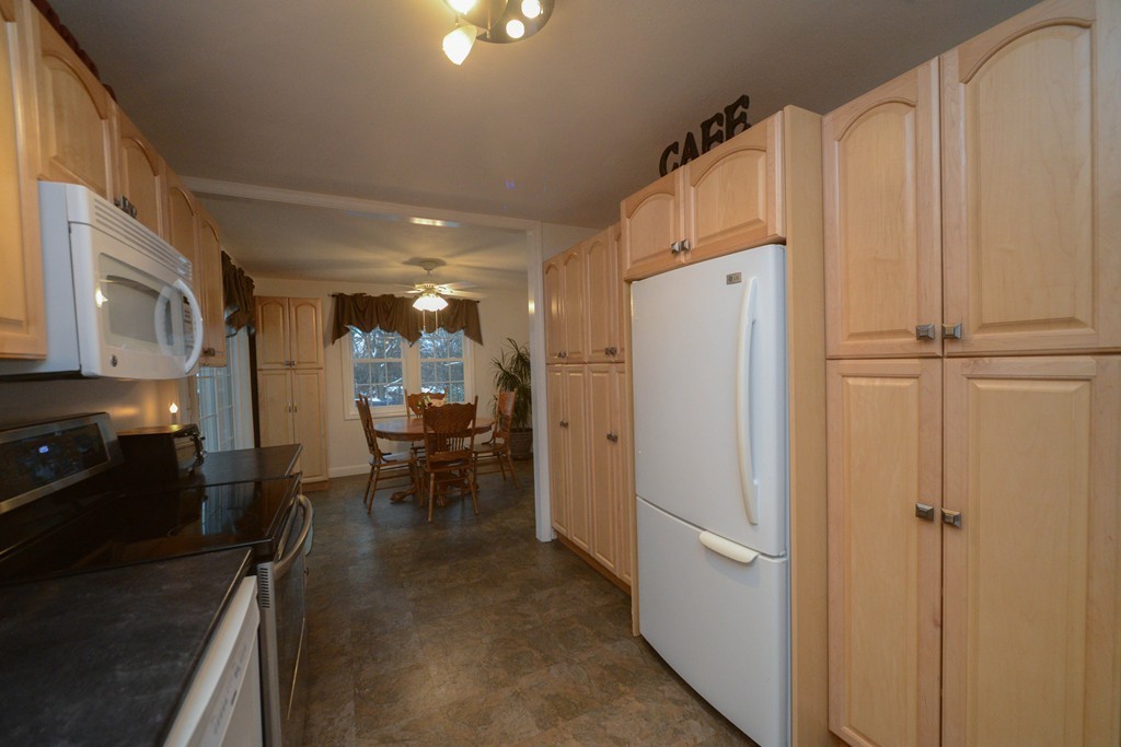 61 Ridge Road Marlborough, MA 01752 - Photo 4 of 29 Gallery Image 4