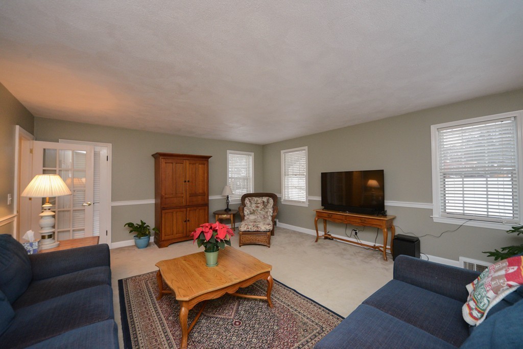 61 Ridge Road Marlborough, MA 01752 - Photo 9 of 29 Gallery Image 9