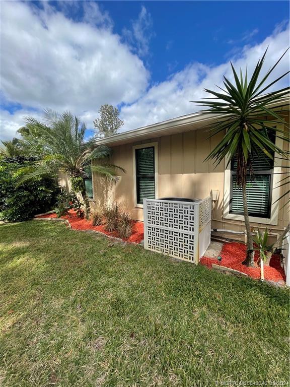 8552 Southwest 17th Avenue Stuart, FL 34997 - Photo 5 of 25 a front view of a house with a yard