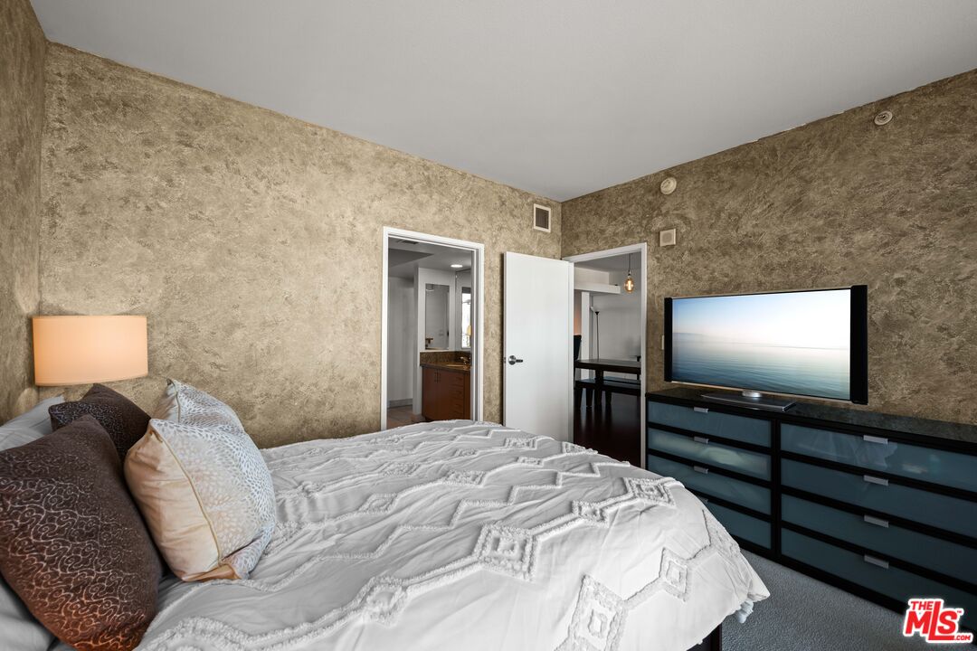 13700 Marina Pointe Drive, Unit 1007 Marina del Rey, CA 90292 - Photo 20 of 53 a bedroom with a bed and a flat screen tv