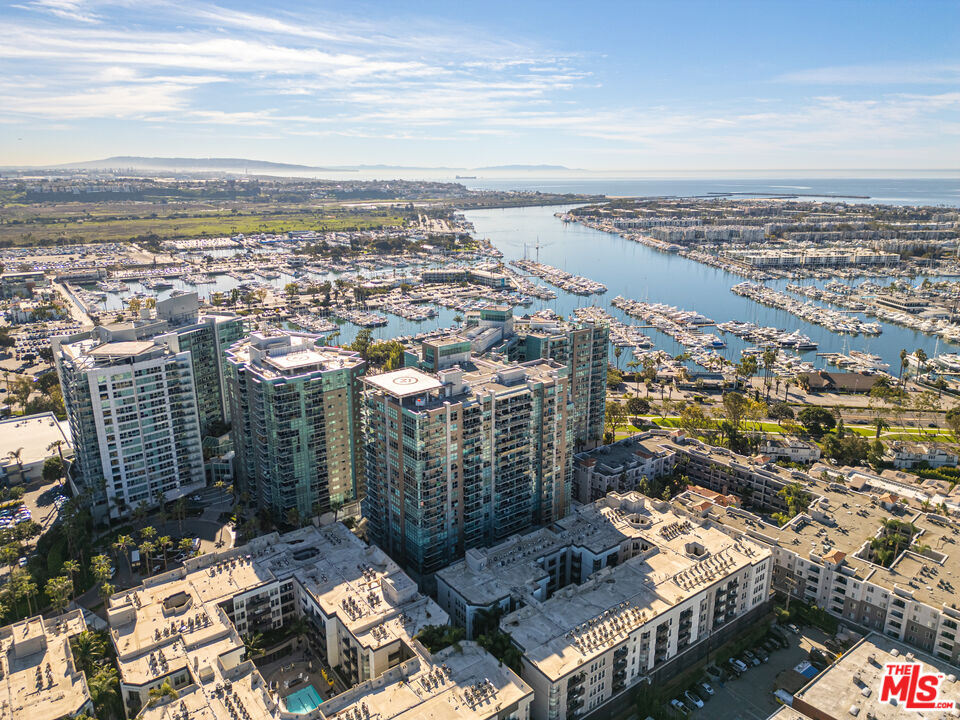 13700 Marina Pointe Drive, Unit 1007 Marina del Rey, CA 90292 - Photo 53 of 53 a view of a city