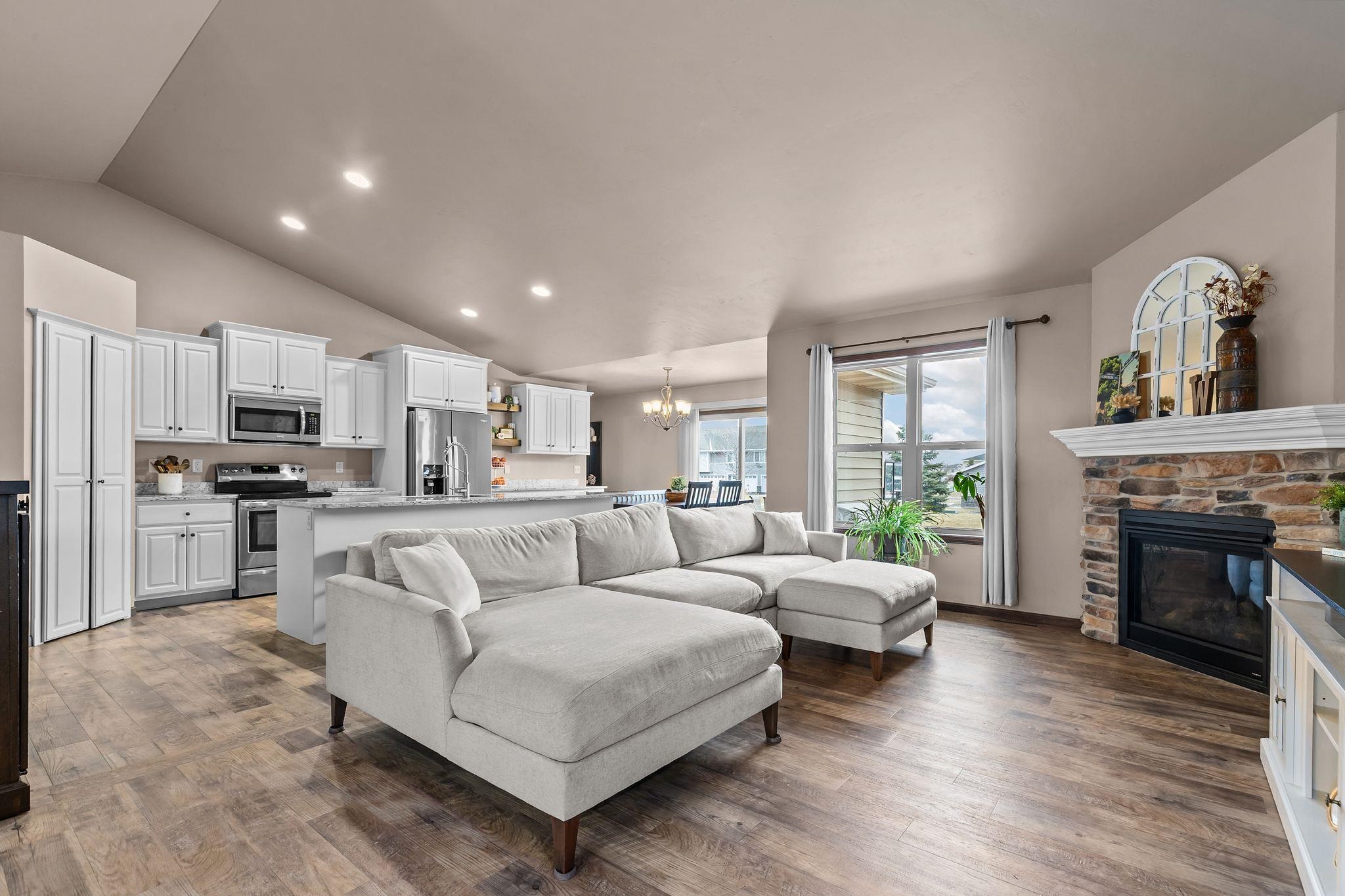 3434 Tulip Trail Appleton, WI 54913 - Photo 2 of 54