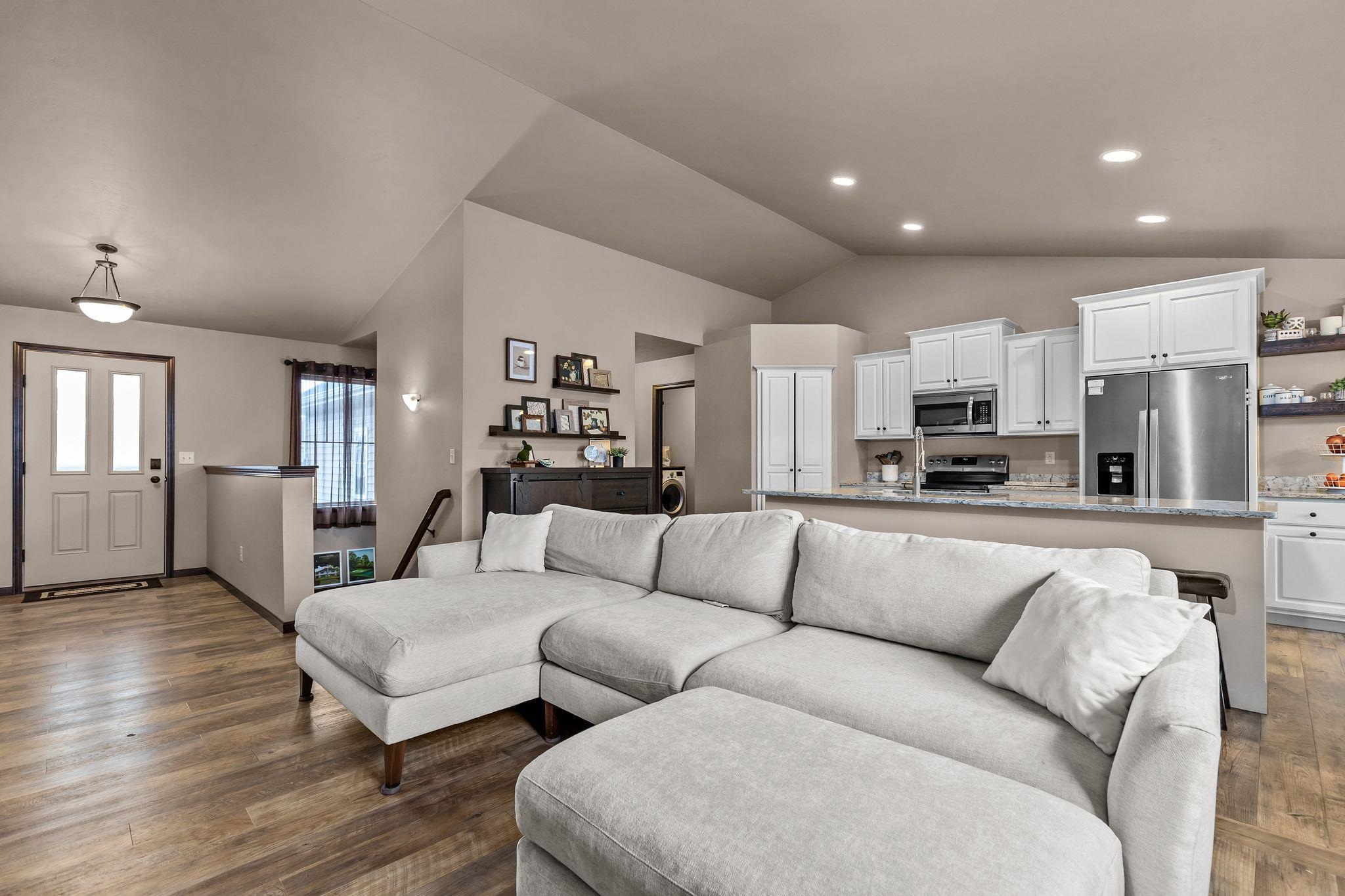 3434 Tulip Trail Appleton, WI 54913 - Photo 6 of 54