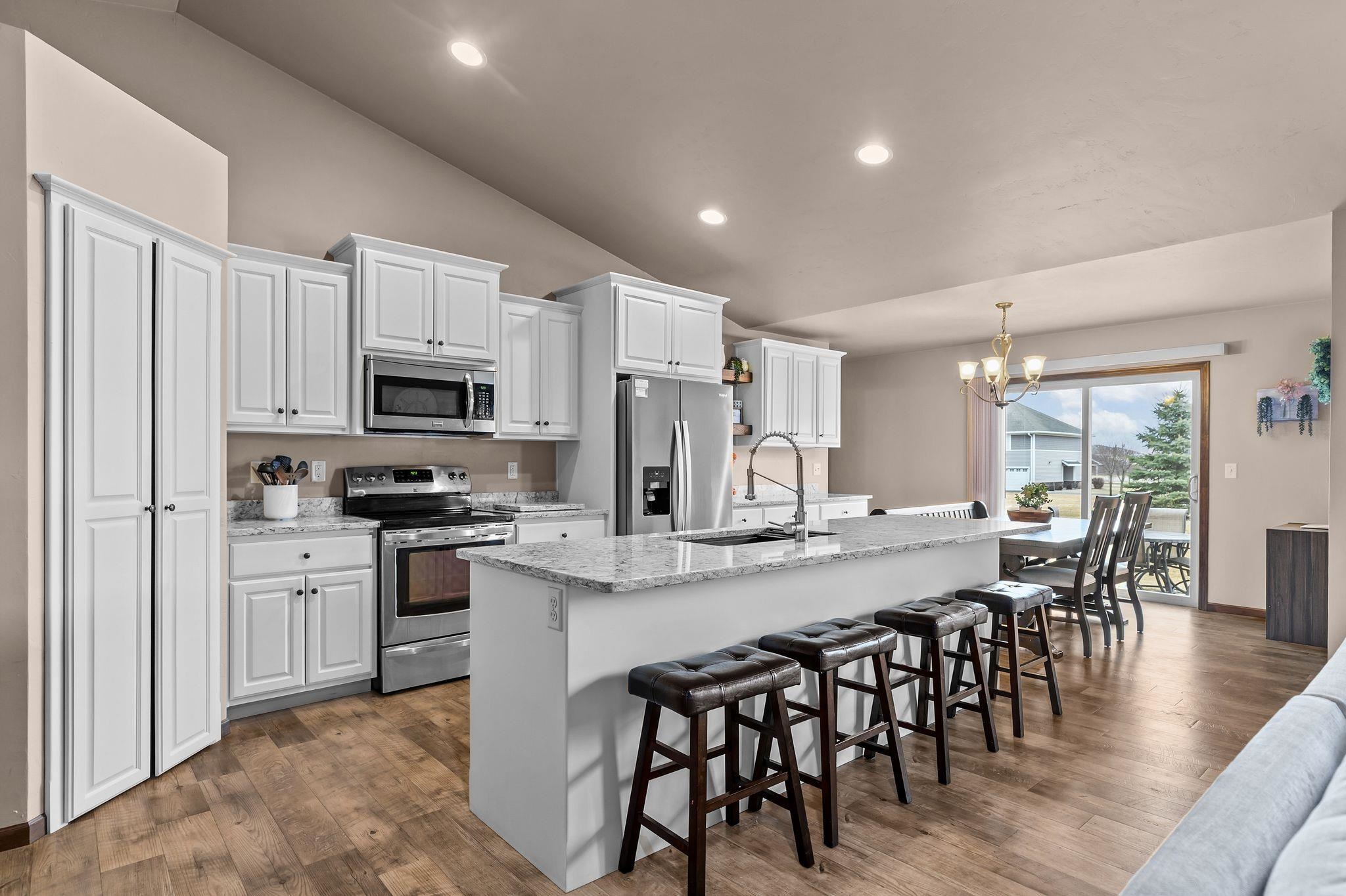 3434 Tulip Trail Appleton, WI 54913 - Photo 8 of 54