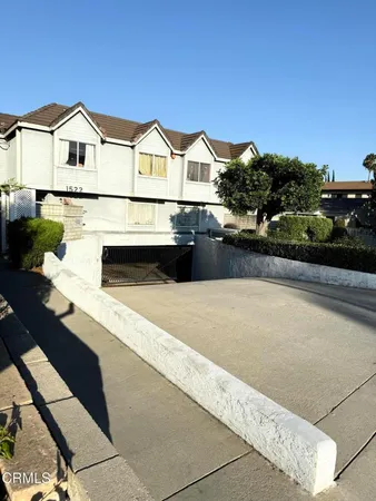 a view of entryway and hall