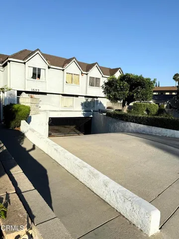 a view of entryway and hall