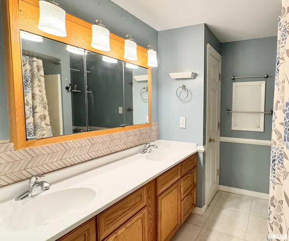 $240,000 | 7103 North Manning Drive, Peoria, IL 61614