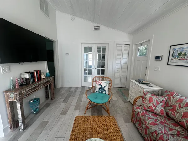 $4,950 | 323 Northeast 7th Avenue, Unit B, Delray Beach, FL 33483