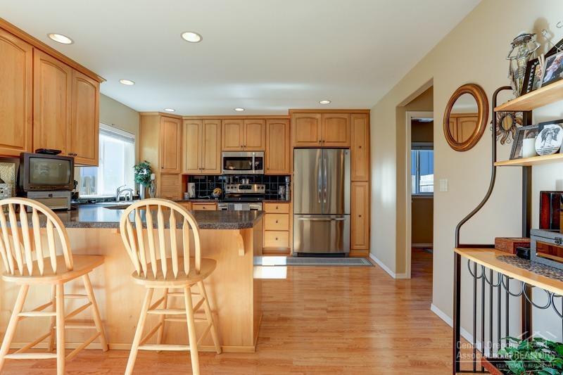 20555 Rolen Avenue Bend, OR 97702 - Photo 6 of 25 Additional Photo