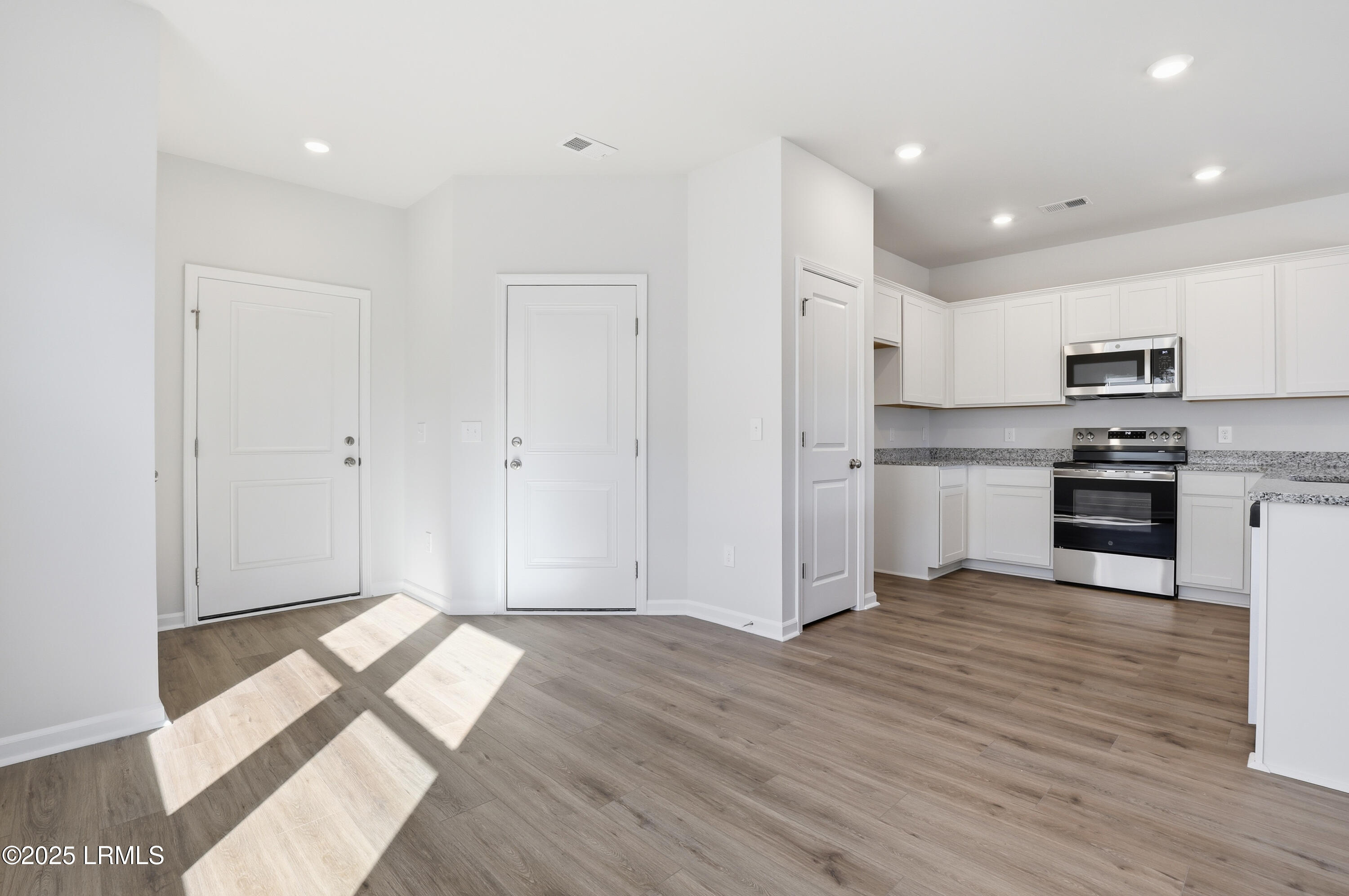 598 Aviation Drive Ridgeland, SC 29936 - Photo 5 of 28 Eat In Space