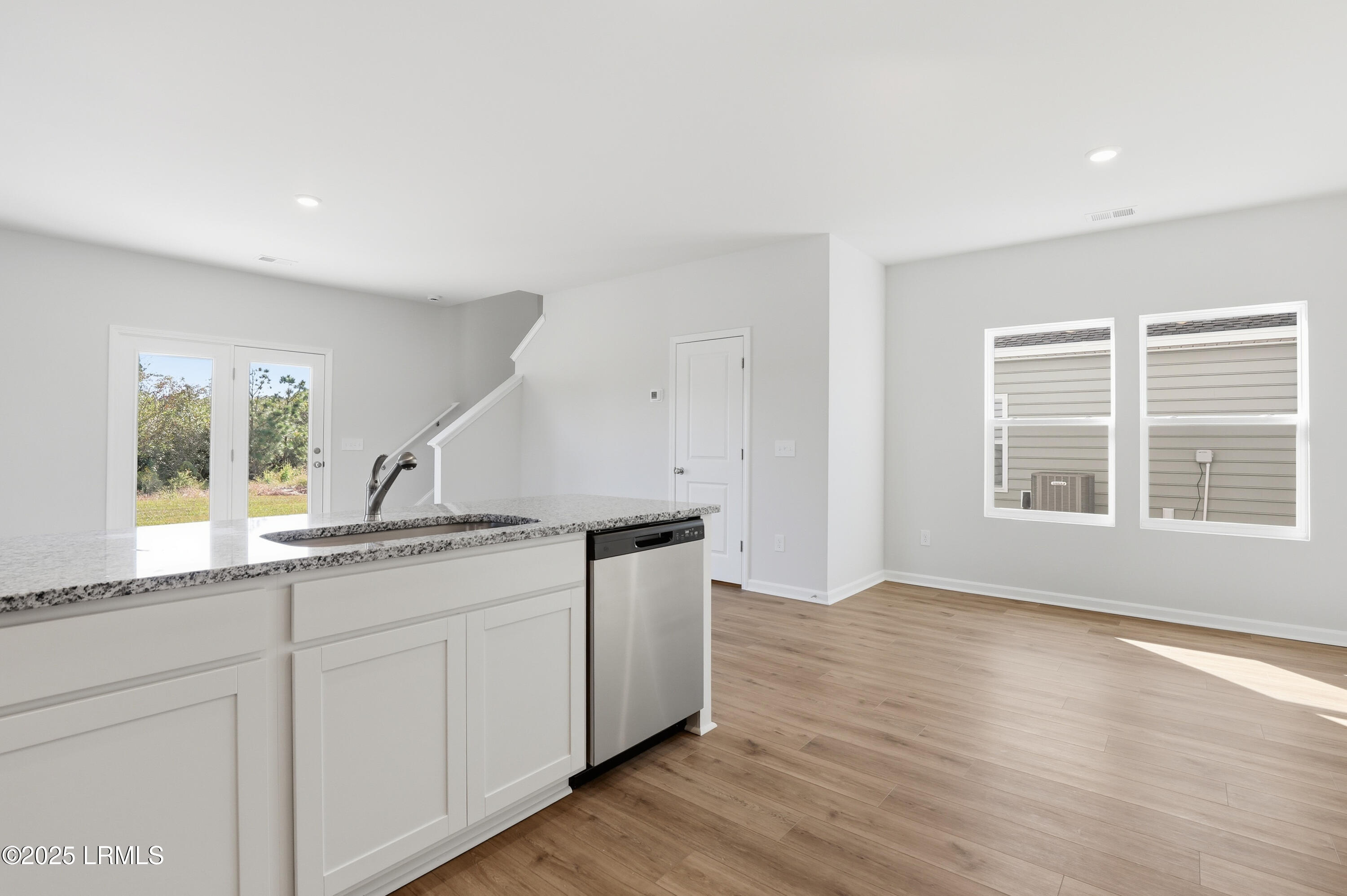 598 Aviation Drive Ridgeland, SC 29936 - Photo 8 of 28 Kitchen