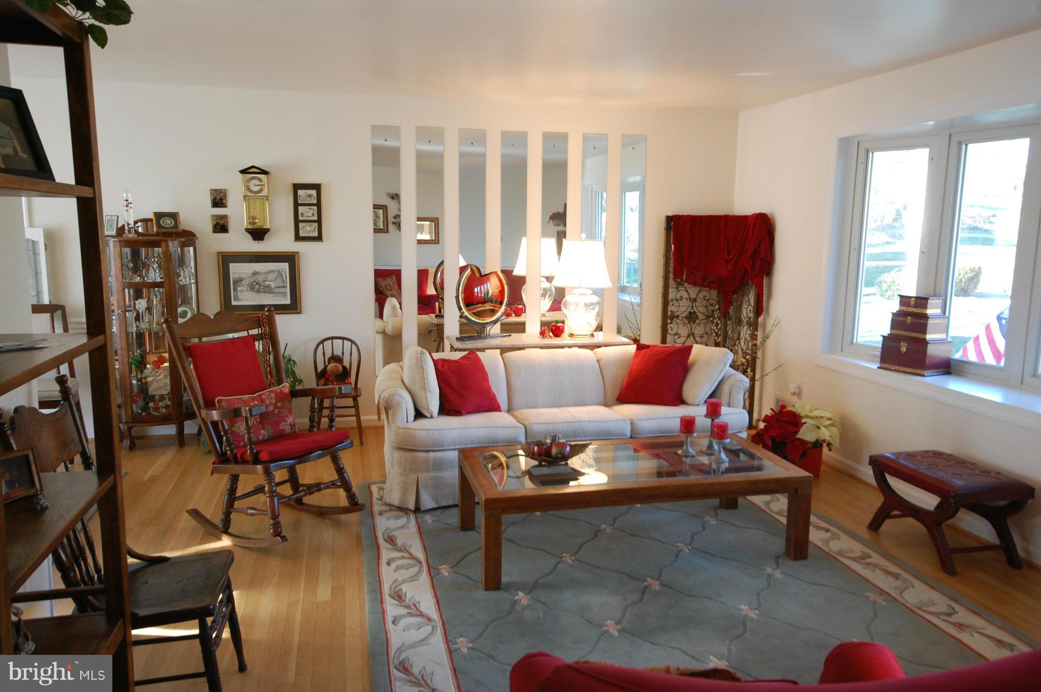 3617 Colony Road Fairfax, VA 22030 - Photo 3 of 30 Living Room