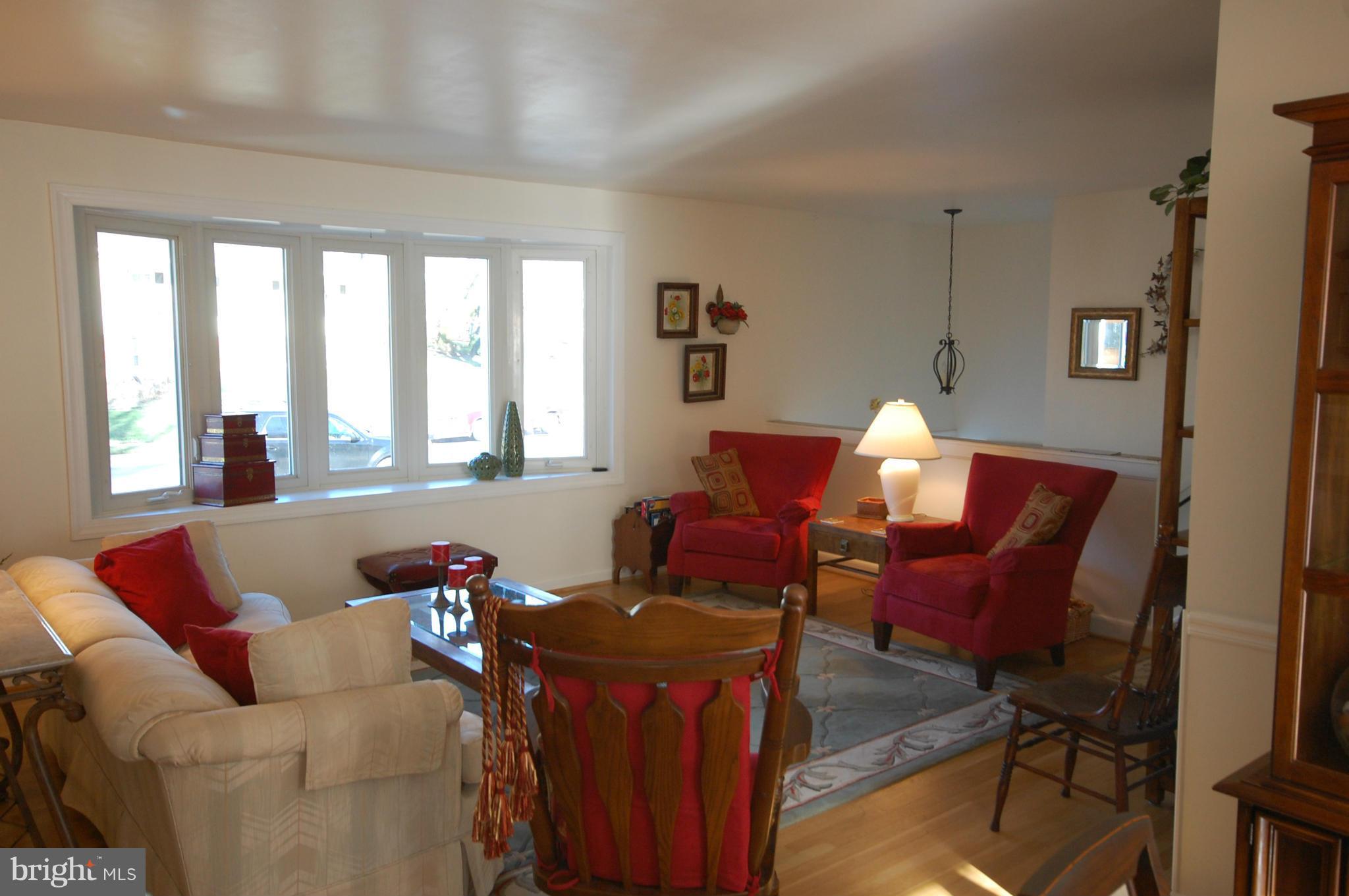3617 Colony Road Fairfax, VA 22030 - Photo 4 of 30 Living Room