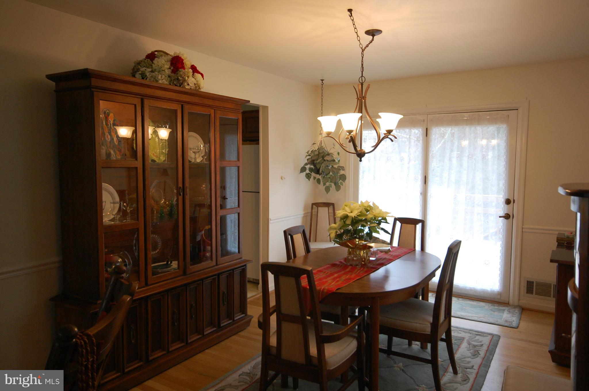 3617 Colony Road Fairfax, VA 22030 - Photo 5 of 30 Living Room