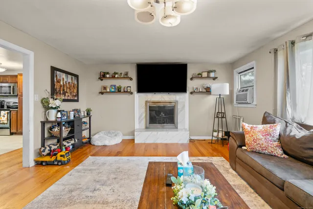 $410,000 | 523 Chamberlain Hill Road, Haddam, CT 06441