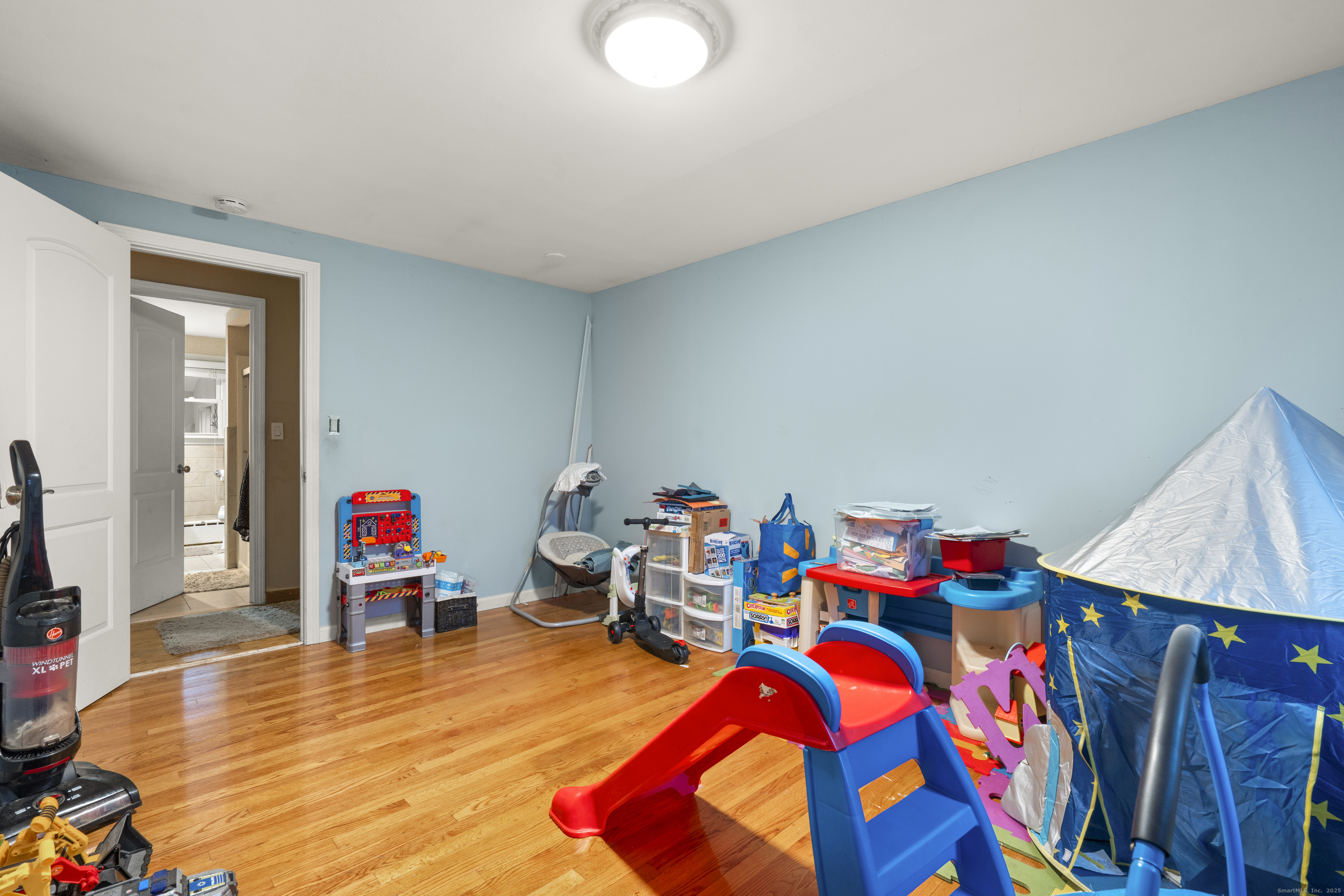 523 Chamberlain Hill Road Haddam, CT 06441 - Photo 16 of 38 a very nice looking room with a bed