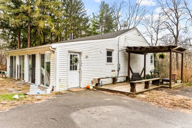 $410,000 | 523 Chamberlain Hill Road, Haddam, CT 06441