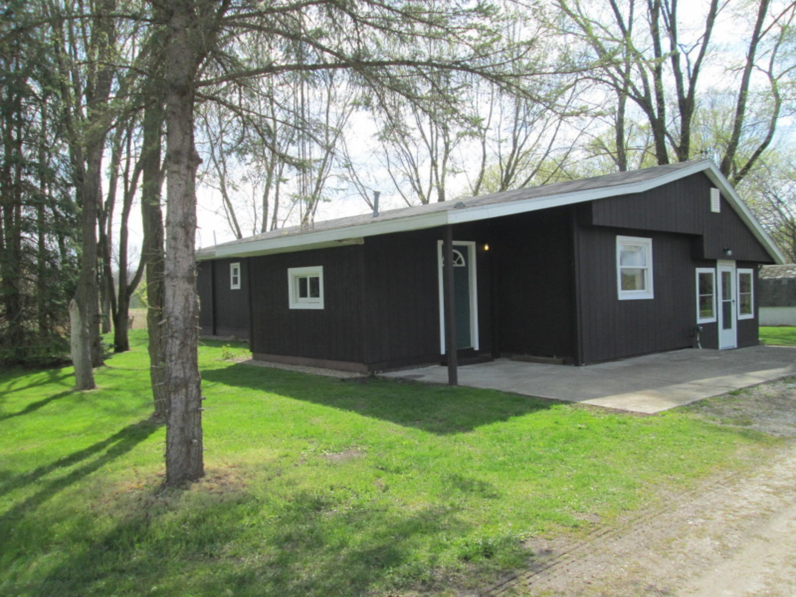 13984 South Log Cabin Road Three Oaks, MI 49128 - Photo 1 of 18 IMG_5005