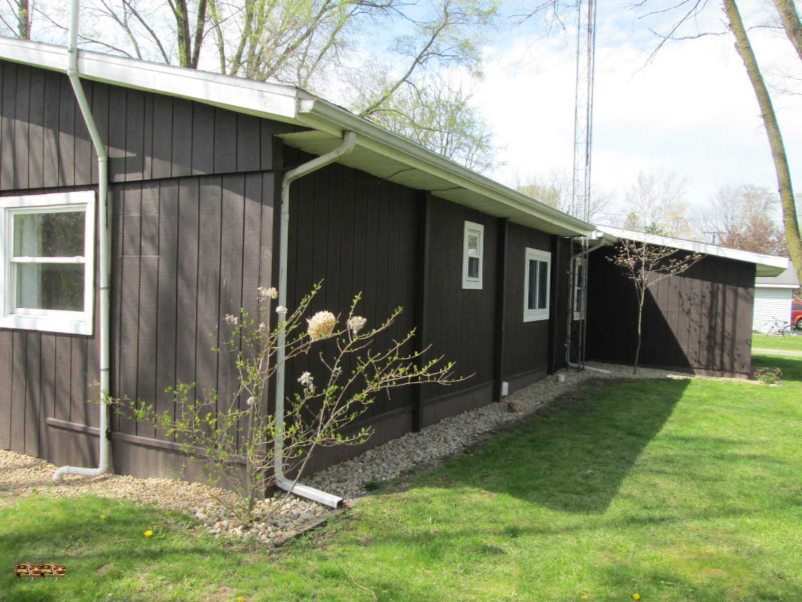 13984 South Log Cabin Road Three Oaks, MI 49128 - Photo 3 of 18 IMG_5007