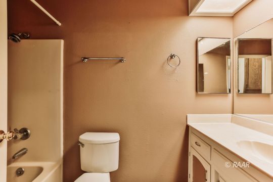 236 Richard Court Ridgecrest, CA 93555 - Photo 10 of 29 a bathroom with a sink a toilet and shower