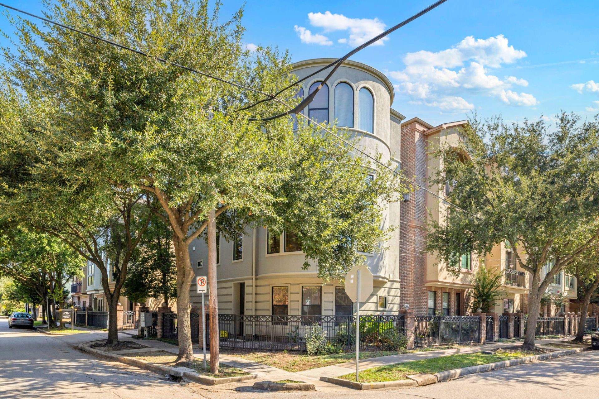 628 Bomar Street Houston, TX 77006 - Photo 2 of 20