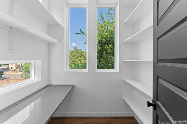 a view of front door with a window