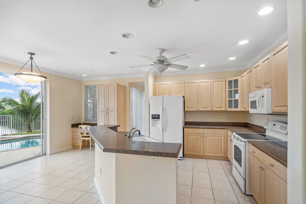 2111 Reston Circle Royal Palm Beach, FL 33411 - Photo 12 of 48 012-2111RestonCircle-RoyalPalmBeach-FL-3