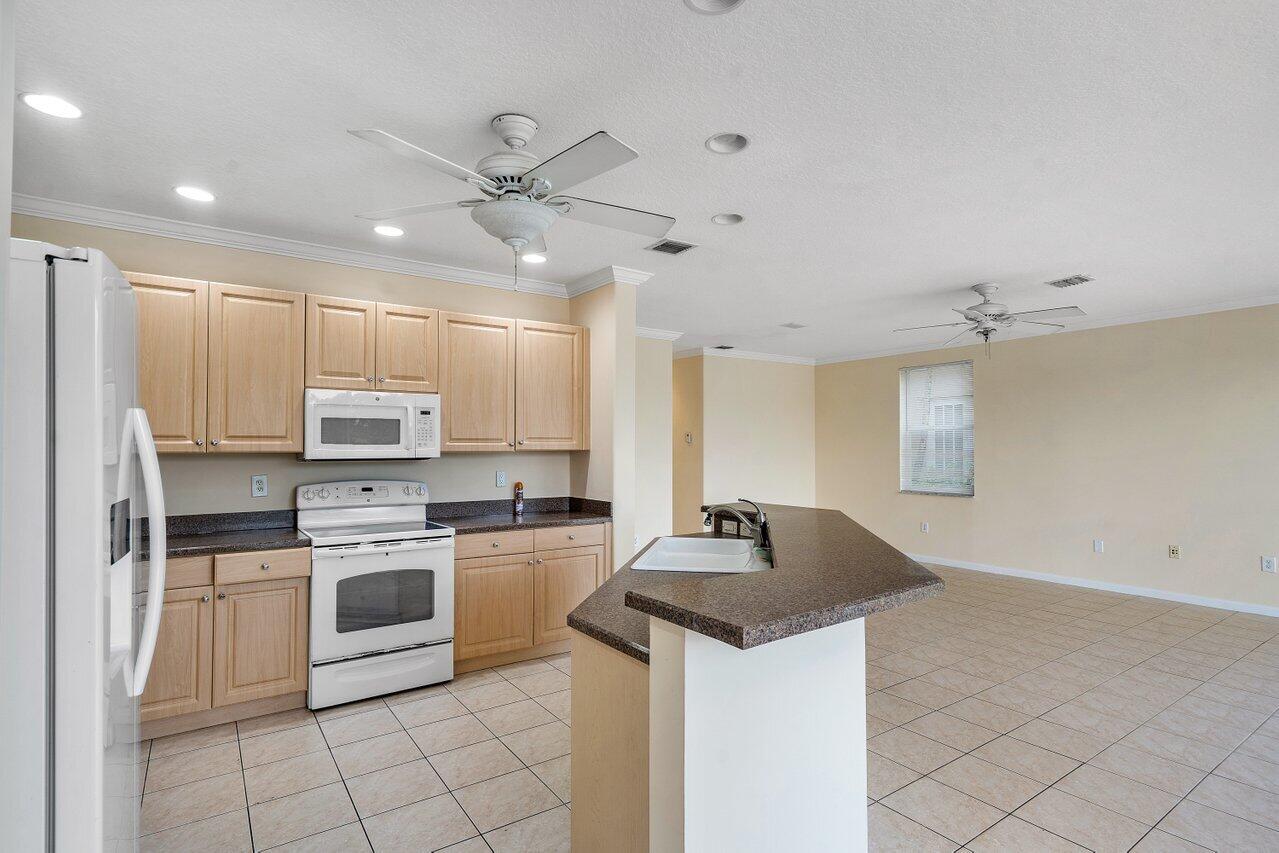 2111 Reston Circle Royal Palm Beach, FL 33411 - Photo 13 of 48 013-2111RestonCircle-RoyalPalmBeach-FL-3