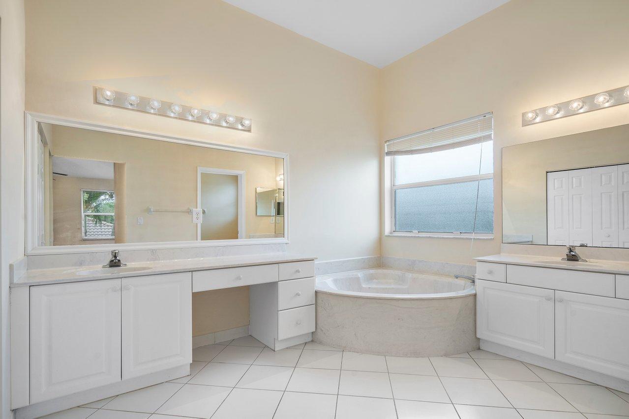 2111 Reston Circle Royal Palm Beach, FL 33411 - Photo 18 of 48 018-2111RestonCircle-RoyalPalmBeach-FL-3