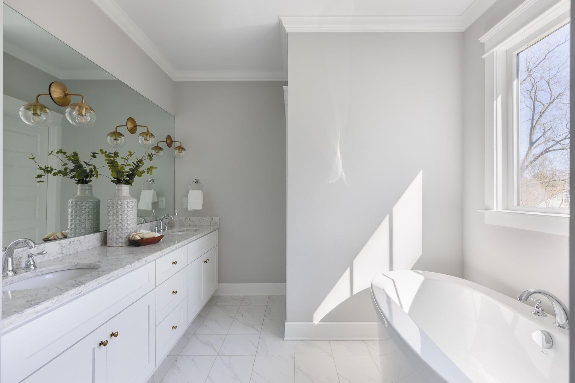 910 Sedgefield Street Durham, NC 27705 - Photo 22 of 39 a bathroom with a tub sink and mirror