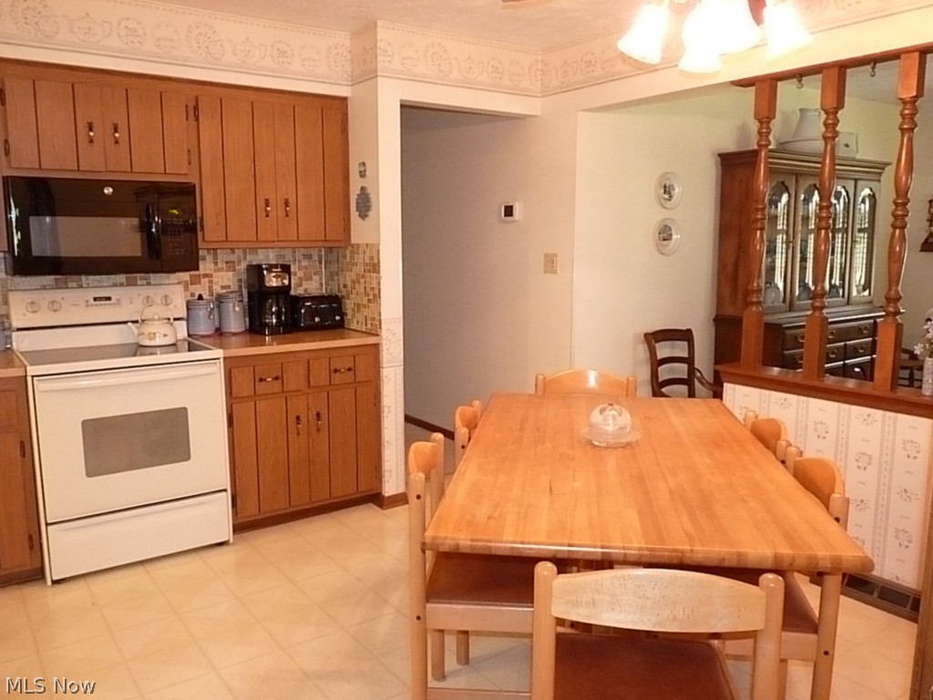 6545 Elmdale Road Cleveland, OH 44130 - Photo 5 of 25