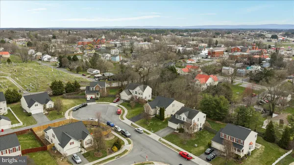 $524,900 | 222 Stephens Run Street, Stephens City, VA 22655