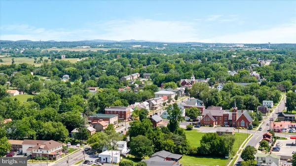 $524,900 | 222 Stephens Run Street, Stephens City, VA 22655